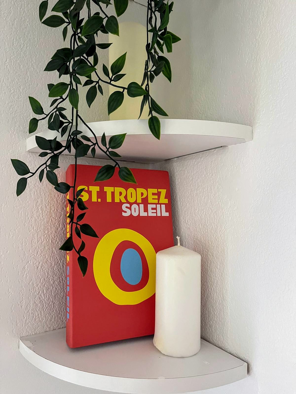 Évasion Exotique : Le Faux Livre "St. Tropez Soleil"